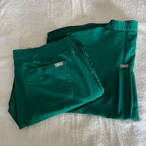 Figs Women's Scrub Set in Green Rafaela M and Zamora L Petite